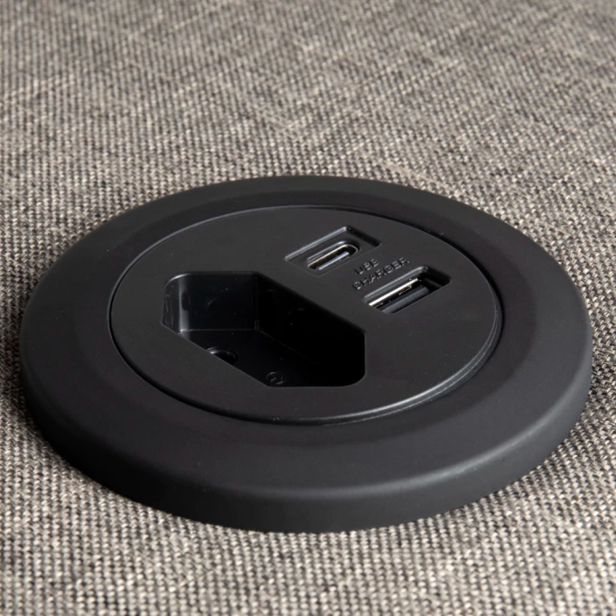 Case 3 em 1 Fosco (1 USB-A + 1 USB-C + 1 tomada 3 pinos)